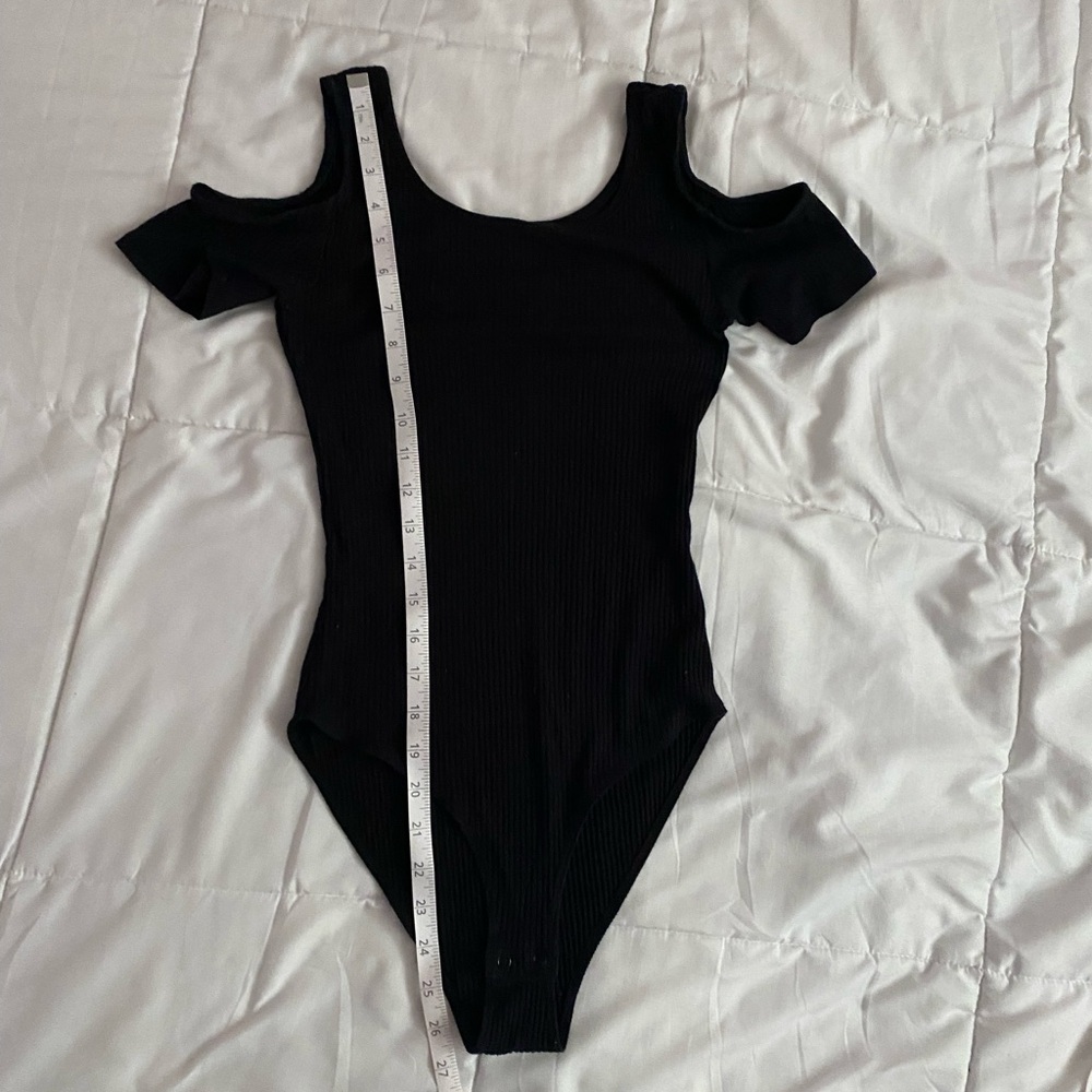 Ultra Flirt Ribbed Cold Shoulder Bodysuit. Super comfy. Size Small. - Picture 8 of 8